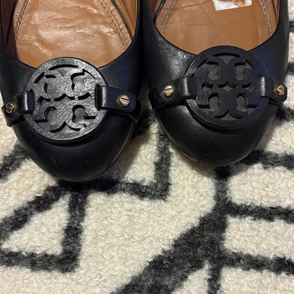Tory Burch Black Leather Logo Ballet Flats - Picture 2 of 6